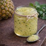 Zwarte bessenjam met weegbree en appel