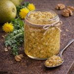 Pinksterbloem-aardbeienjam