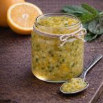 Zwarte bessenjam met weegbree en appel