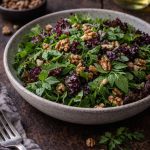 Varkenskruid–kastanjesla salade met peterseliedressing