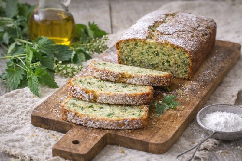 Brandnetel–olijfolie cake