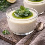 Brandnetel–witte chocolade mousse